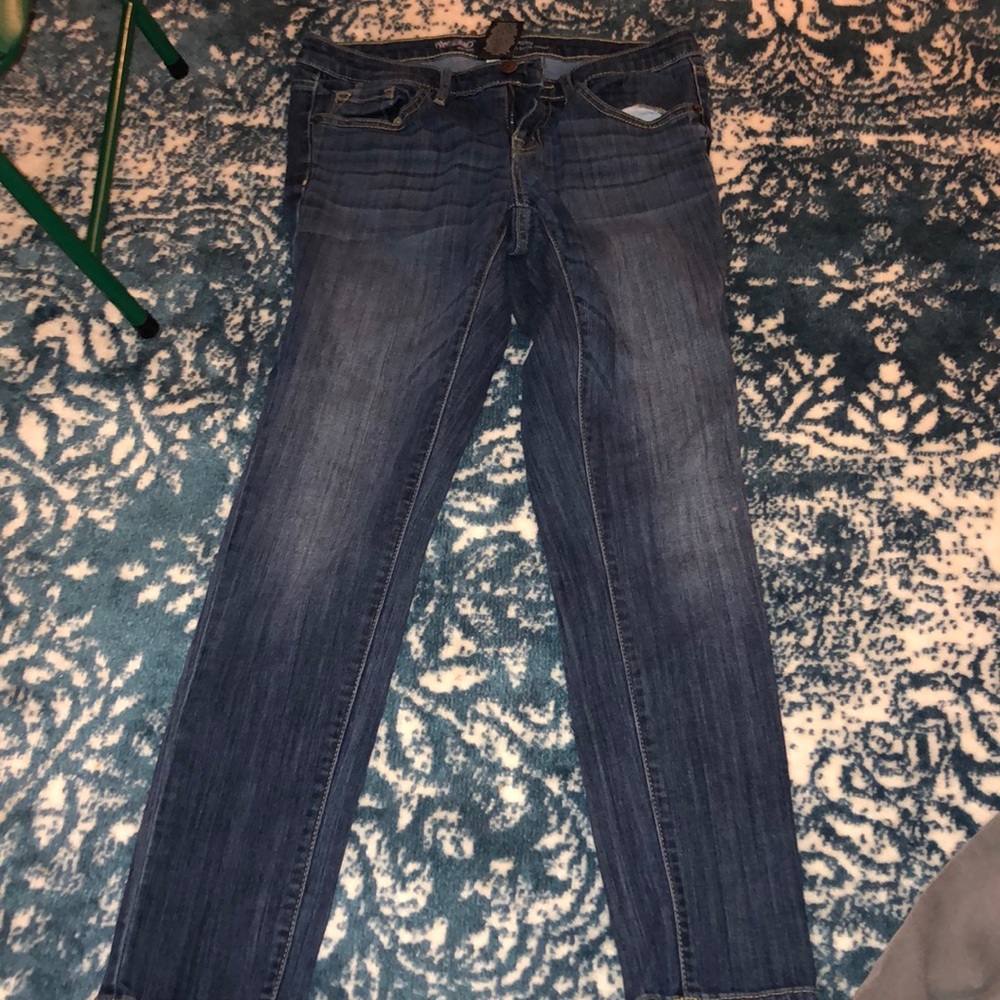 Low rise skinny jeans